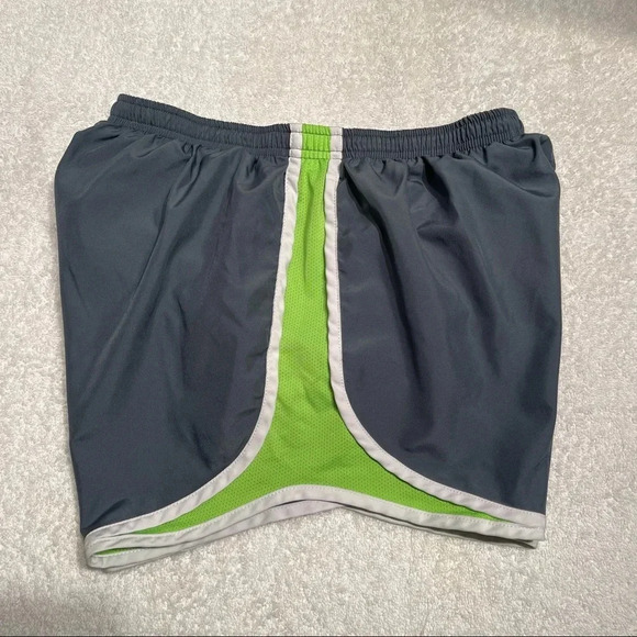 Nike Athletic Women’s Shorts Size Medium Sports short DRI-FIT - Picture 4 of 10